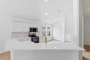 929 Haley Dr, Dallas, TX 75253 - Photo 2