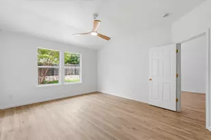 929 Haley Dr, Dallas, TX 75253 - Photo 20