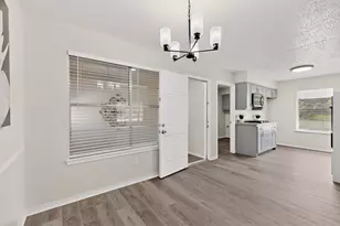 208 Gregory Dr, DeSoto, TX 75115 - Photo 8