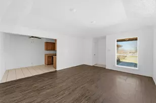 6833 S Creek Dr, Fort Worth, TX 76133 - Photo 2