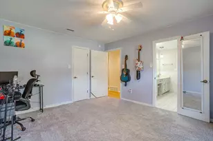 1205 Shady Creek Dr, Euless, TX 76040 - Photo 18