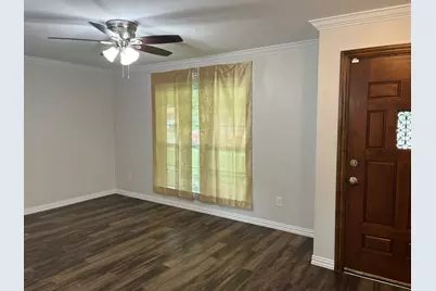 501 Sparks Street, Grand Prairie, TX 75051 - Photo 2