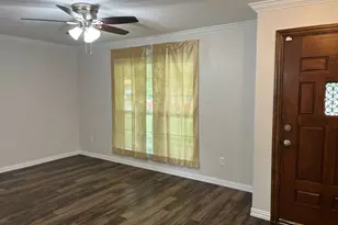 501 Sparks St, Grand Prairie, TX 75051 - Photo 2