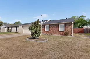 1010 California Trail, Grand Prairie, TX 75052 - Photo 4