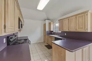 500 Bluebonnet Dr, Burleson, TX 76028 - Photo 14