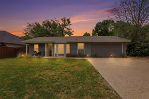 217 Granada Calle St, Granbury, TX 76049 - Photo 4