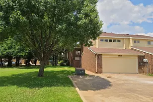 1914 Shorewood Dr, Grapevine, TX 76051 - Photo 2