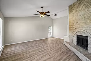 513 Beechwood Dr, Grand Prairie, TX 75052 - Photo 4