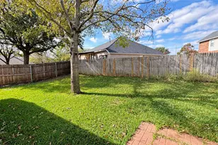 2007 Walnut Hills Ln, Mansfield, TX 76063 - Photo 2