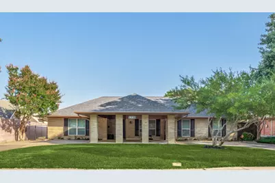 2719 N Surrey Drive, Carrollton, TX 75006 - Photo 2