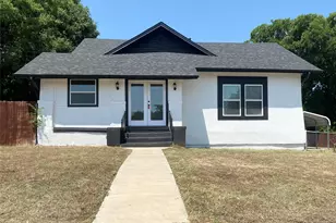 611 Cherry St, Bowie, TX 76230 - Photo 32