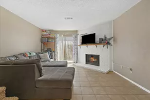 621 Carriagehouse Ln, Garland, TX 75040 - Photo 2