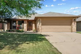 424 Brookhollow Ln, Saginaw, TX 76131 - Photo 1