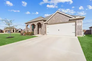 3260 Hunters Gln Dr, Aubrey, TX 76227 - Photo 4