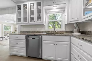 2306 Oak Cliff Dr, Waco, TX 76710 - Photo 10