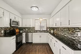 2621 Warren Ln, Fort Worth, TX 76112 - Photo 12