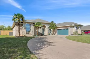 936 Queen Elizabeth Dr, Waco, TX 76657 - Photo 2