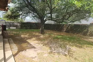 206 Hackberry Dr, Greenville, TX 75402 - Photo 6