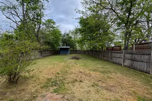 907 W Fischer St, Sherman, TX 75092 - Photo 16