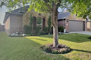 1635 St Croix St, Burleson, TX 76028 - Photo 2