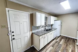 127 Cooper St, Cedar Hill, TX 75104 - Photo 2