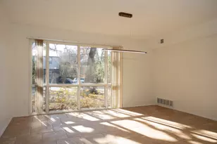 2001 Park Hill Dr, Arlington, TX 76012 - Photo 8