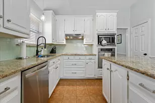 107 Montreal Dr, Hurst, TX 76054 - Photo 4