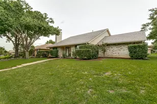 1917 Maxwell Dr, Lewisville, TX 75077 - Photo 2