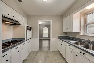 926 Hampshire St, Grand Prairie, TX 75050 - Photo 24