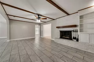 926 Hampshire St, Grand Prairie, TX 75050 - Photo 4