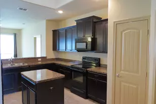 11045 Erinmoor Trail, Fort Worth, TX 76052 - Photo 4