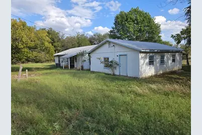 300 A E 3rd Street, Iredell, TX 76649 - Photo 4