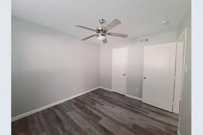 817 Bluebird, Irving, TX 75061 - Photo 10