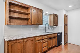 921 Red Oak St, Azle, TX 76020 - Photo 4