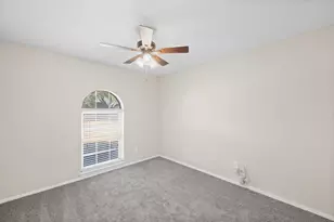 2001 San Jacinto Dr, Arlington, TX 76012 - Photo 24