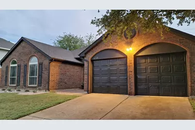 3218 Mapleridge Drive, Grapevine, TX 76051 - Photo 2