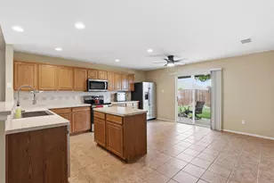 5762 Firethorn Dr, Dallas, TX 75249 - Photo 6