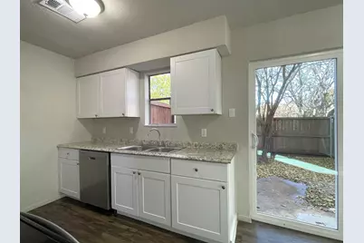 2105 Knoll Crest Drive, Arlington, TX 76014 - Photo 6