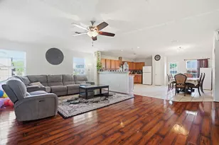 601 Midpark Dr, Euless, TX 76039 - Photo 4