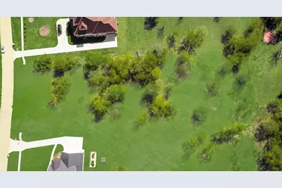 1016 Mallard Pointe Drive, Grand Prairie, TX 75104 - Photo 4