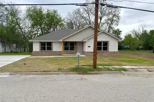 307 Elba St, Bowie, TX 76230 - Photo 2