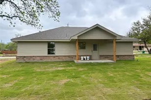 307 Elba St, Bowie, TX 76230 - Photo 6
