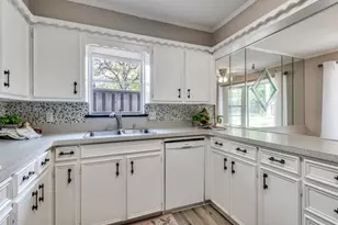 712 Joanna Dr, Hurst, TX 76053 - Photo 8