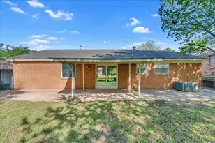 905 SE 3rd St, Grand Prairie, TX 75051 - Photo 8