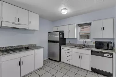 905 SE 3rd Street, Grand Prairie, TX 75051 - Photo 22