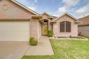 1201 Eastwick Dr, Arlington, TX 76002 - Photo 2