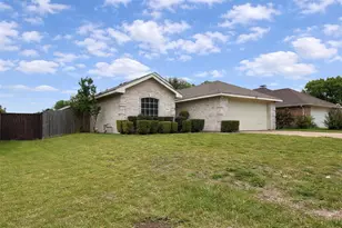 1325 Aviary Dr, DeSoto, TX 75115 - Photo 2