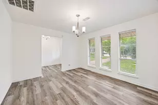 823 S Wildwood Dr, Irving, TX 75060 - Photo 28