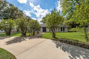 823 S Wildwood Dr, Irving, TX 75060 - Photo 32