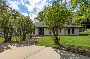 823 S Wildwood Dr, Irving, TX 75060 - Photo 14